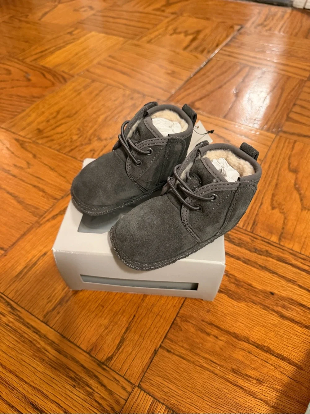 New - UGG Baby Charcoal Gray Lace-Up Boots size 2/3